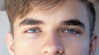 【40代男性のためのシミ・くすみ対策】今日から始める美白ケアの基本ステップ